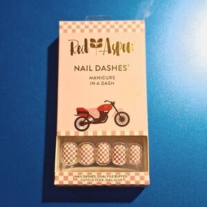 Red Aspen press on nail